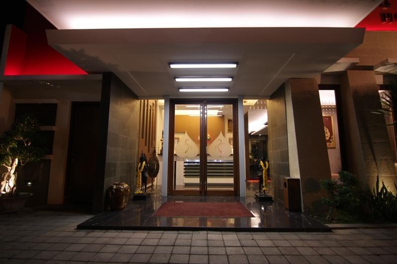 サバリ ホテル パダン エクステリア 写真